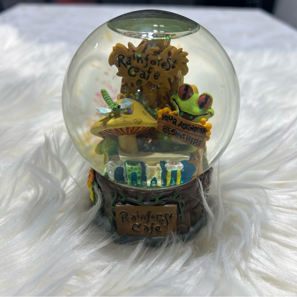 Rainforest Cafe Collectible Snow Globe